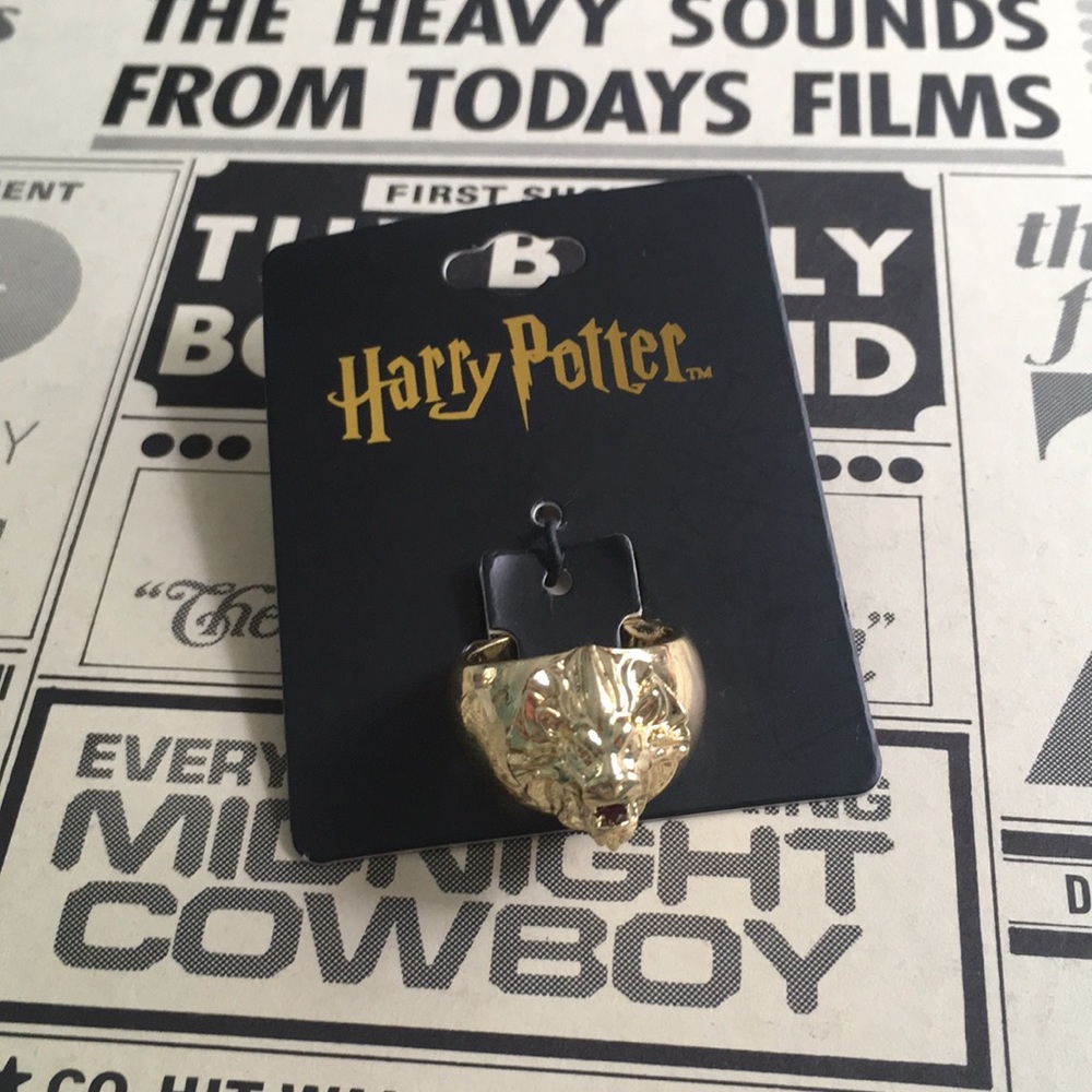 Brand new Hot Topic Gryffindor lion ring